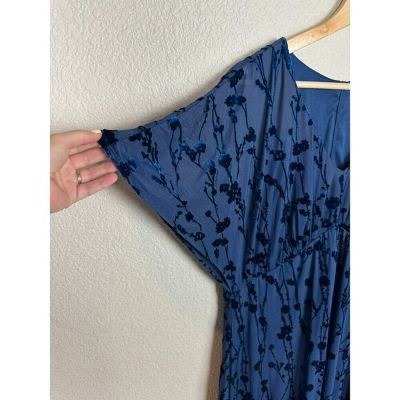 Taylor Women's Midi Dress Blue Velvet Floral Size 14W Short Sleeves New V Neck - Picture 2 of 13